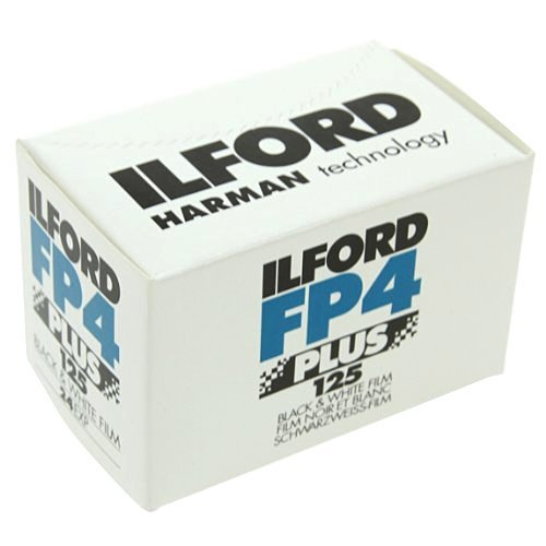 Ilford FP4 Plus, Черно-бял филм за печат, 135 (35 mm) ISO 125, 24 експозиция (1700682), 10 x и комплект за почистване на Polaroid